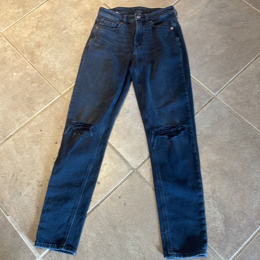 American Eagle High Rise Mom Jeans! Sizs 00
